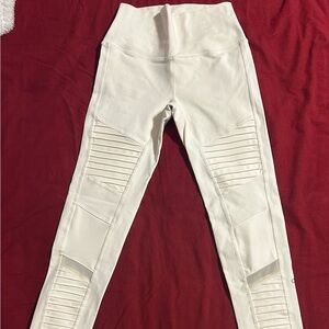 Alo Yoga off white legging.